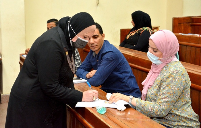 مجلس النواب 2020.. نيفين جامع تدلي بصوتها بكلية الفنون الجميلة بالزمالك
