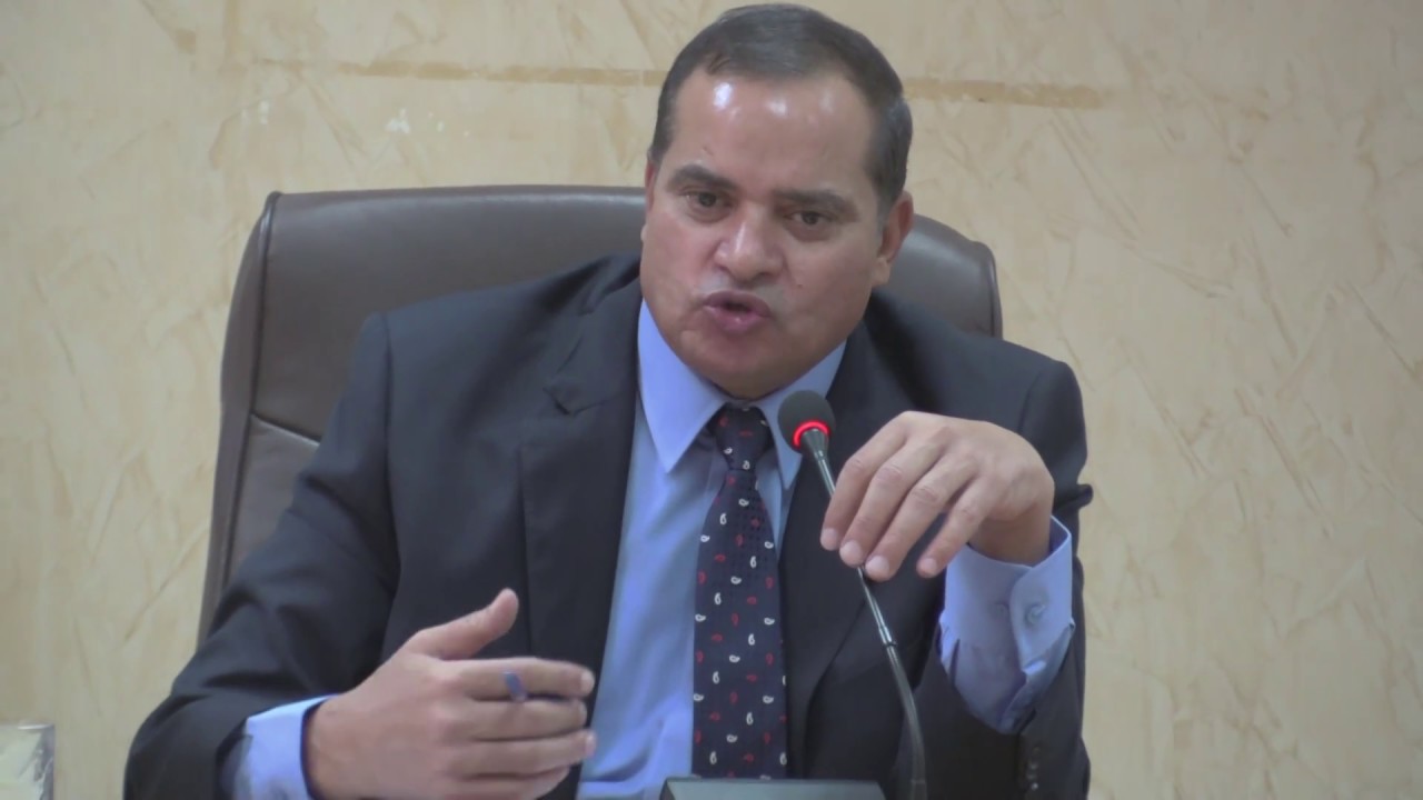 رئيس جامعة سوهاج يخرج عن المؤسسية ويطالب الصحة بتكليف طبيب بالمستشفى الجامعي 
