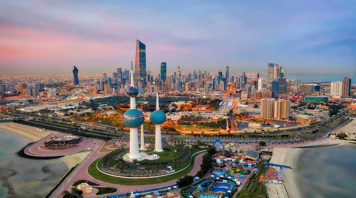 الكويت تعلق الطيران وتغلق منافذها البرية والبحرية حتى أول يناير