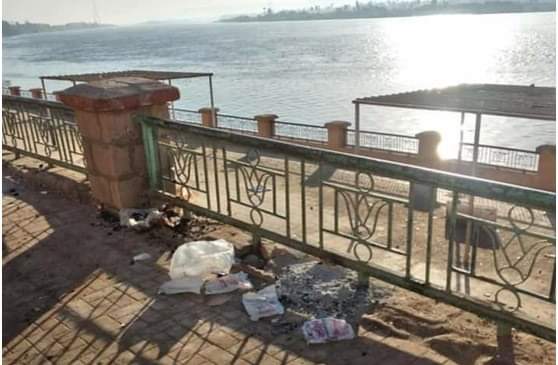 كورنيش النيل بدشنا يتحول إلى مقلب زبالة!!