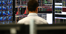 أسهم أوروبا تنهي 2020 على تراجع وسط ضغوط تشديد القيود في بريطانيا

