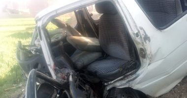 إصابة 10 أشخاص فى حادث تصادم بين سيارة ملاكى وميكروباص بسوهاج 
