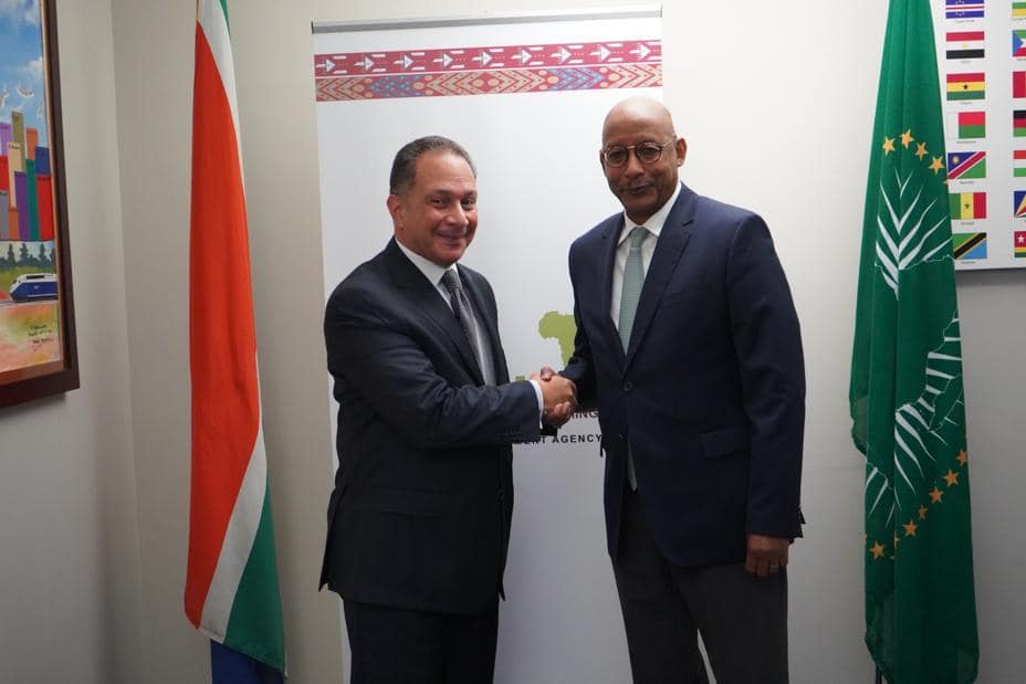 سفير مصر لدى جنوب أفريقيا يلتقي المدير التنفيذي لوكالة الاتحاد الأفريقي للتنمية نيباد
