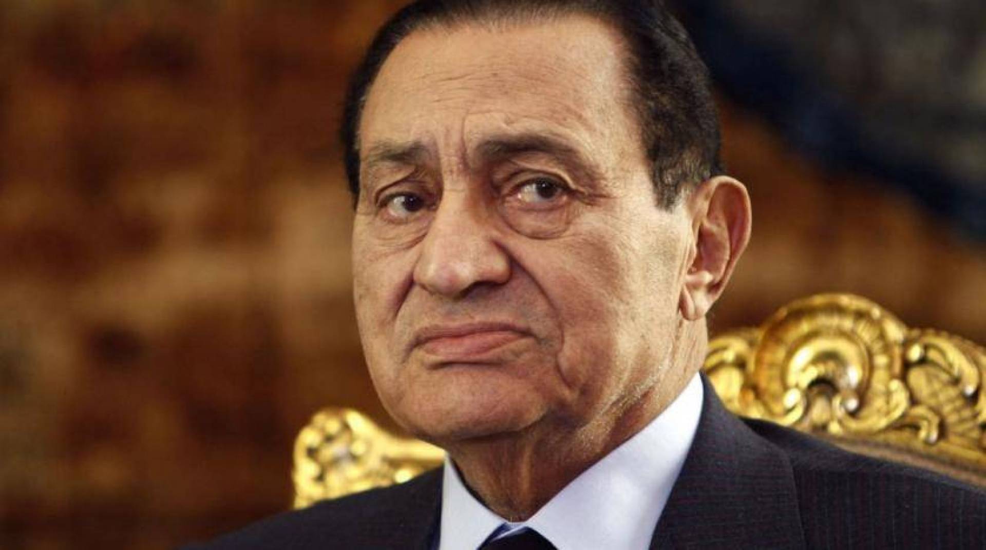 في ذكري تنحية عن السلطة بفارق 15 يوماً.. محطات في حياة مبارك لأخر كلماته