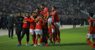 لاعبو الأهلى يذبحون عجلاً لفك 