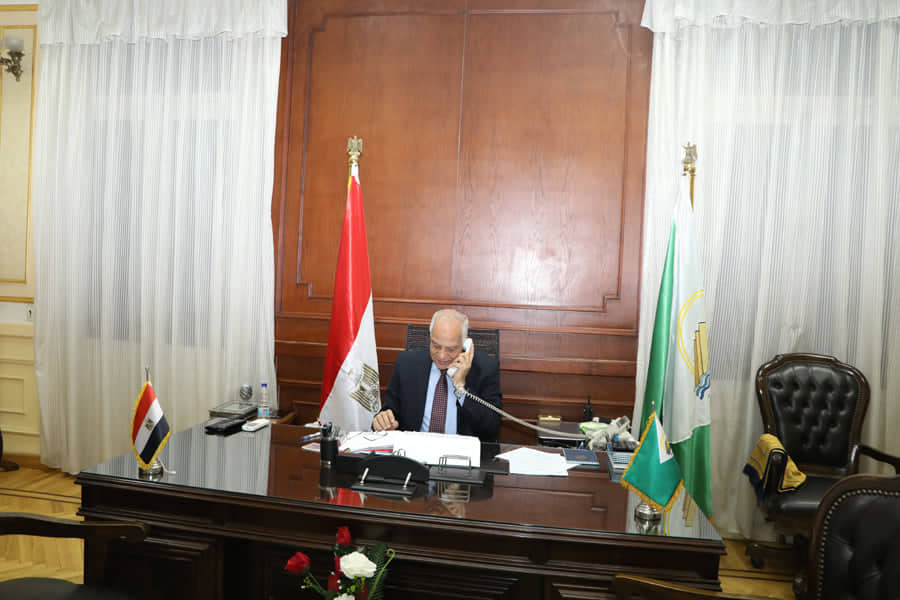 بمقابل  700 ألف جنية.. محافظة الجيزة توقع عقود للتصالح فى مخالفات البناء بعقارين بالعمرانية