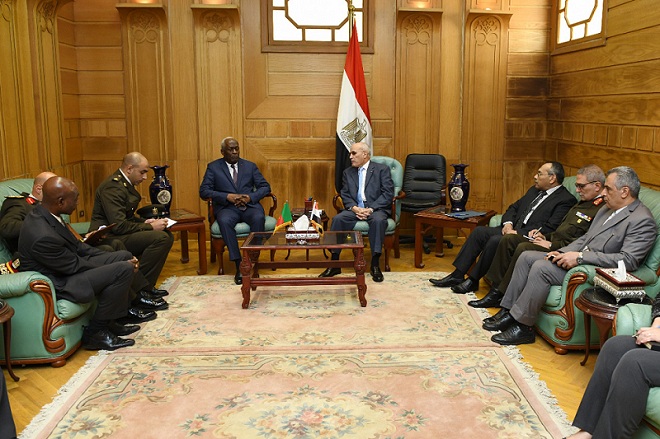 العصار يبحث مع الجيش الكاميروني التعاون في مجالات التصنيع العسكري