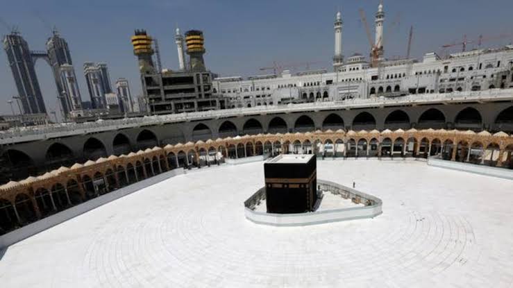 تعليق الصلاة بساحات الحرمين الشريفين مكة والمدينة