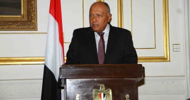 وزير الخارجية يوجه السفارات في الخارج بحصر المواطنين العالقين لترتيب عودتهم إلي مصر