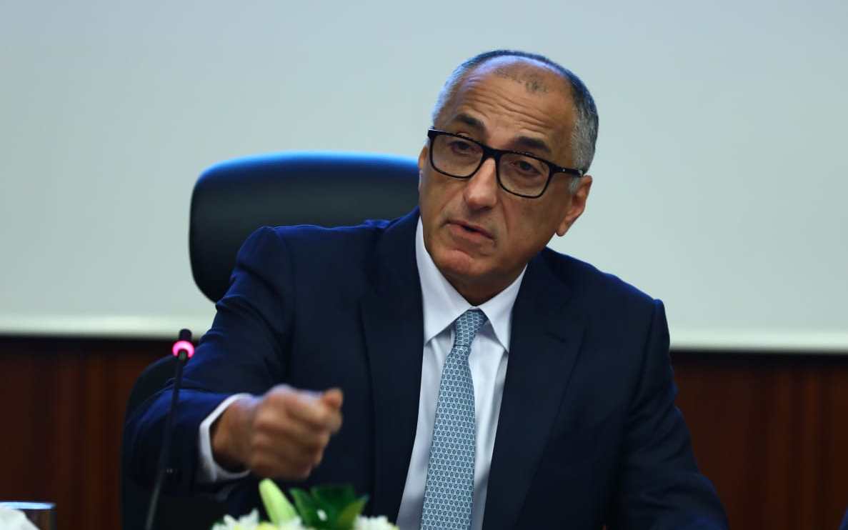 البنك المركزى: فرض غرامات على معارض السيارات فى حالة التعامل 