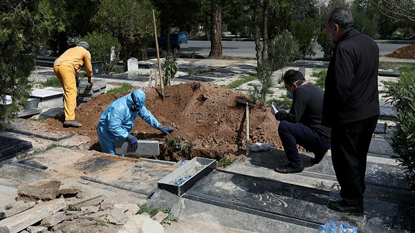 في الأراضي الفلسطينية المحتلة، كورونا يغير طقوس الدفن والحداد لليهود والمسلمين