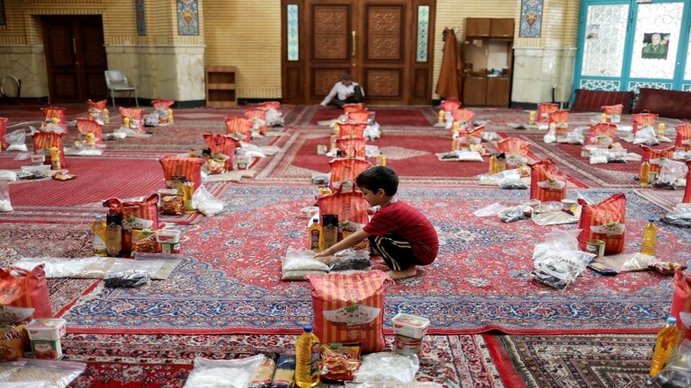 استطلاع: نصف سكان طهران لا يصومون رمضان
