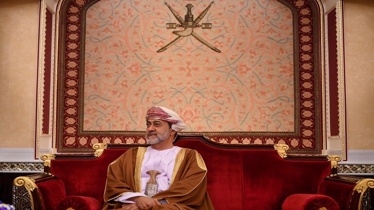 بمناسبة عيد الفطر.. سلطان عمان يعفو عن مئات السجناء 
