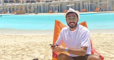 كهربا ينشر صورة من على البحر فى العيد ويعلق: 