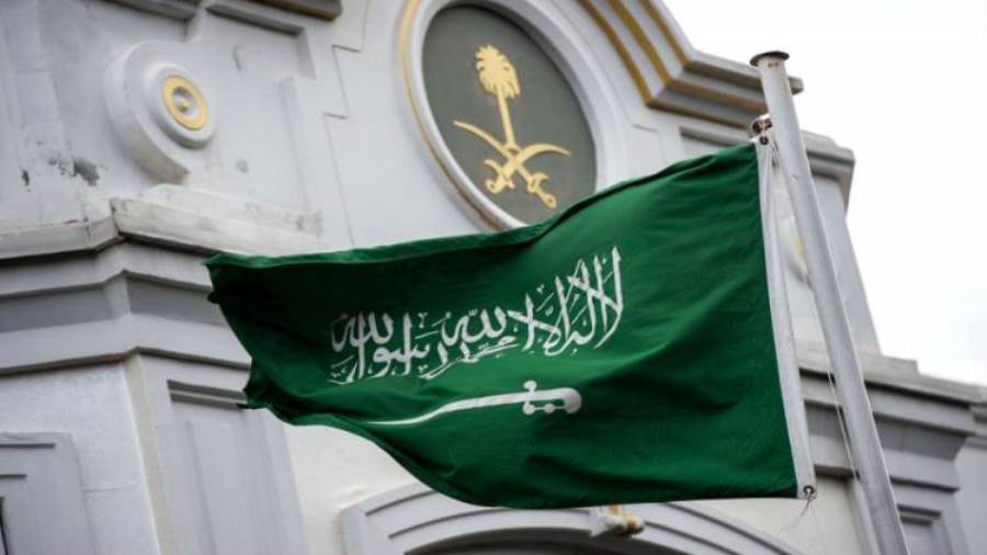 تمديد التأشيرات السياحية لمدة ٣ أشهر دون مقابل بالسعودية 
