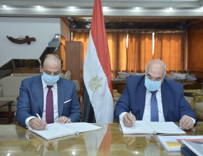 القابضة للغزل توقع عقود توريد 3 محالج مطورة مع 