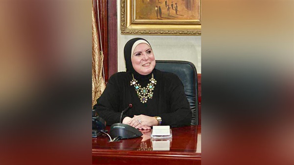 وزيرة الصناعة تصدر قرارا باستمرار وقف تصدير مستلزمات الوقاية من العدوى لمدة 3 أشهر
