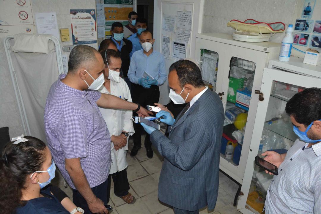 نائب محافظ المنيا يتفقد مستشفى الحميات والصدر ويحٌيل مسئول المخازن للتحقيق