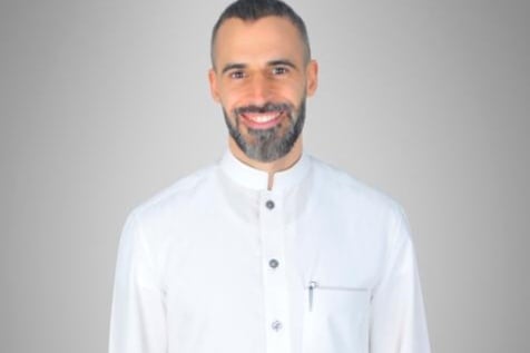 خبير يطالب الشباب بالبدء في مشروع خاص بدلًا من انتظار الوظيفة التقليدية