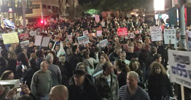 آلاف الإسرائيليين يتظاهرون ضد طريقة تعامل تل أبيب مع أزمة كورونا 
