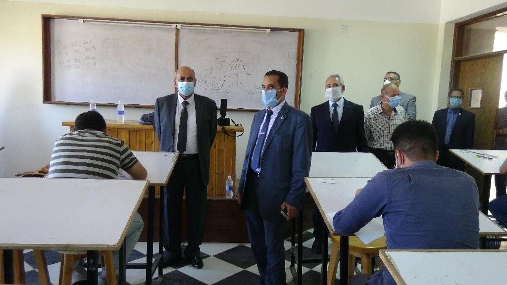 رئيس جامعة المنيا يتابع امتحانات الفرق النهائية بـ 