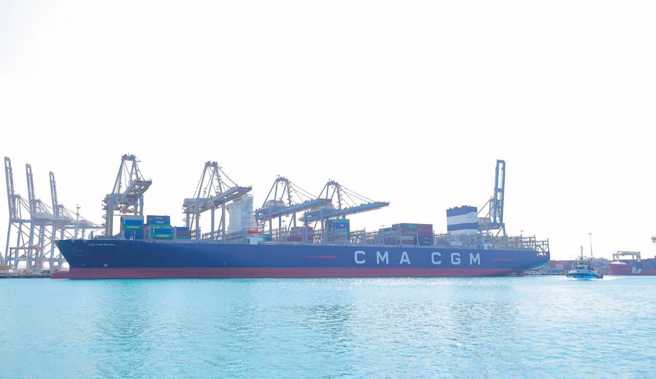 موانئ دبي العالمية السخنة تستقبل أكبر سفينة حاويات بطول 366مترا
