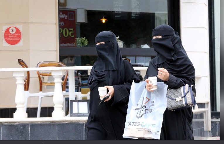 التضخم في السعودية يقفز إلى 6.1 بالمئة بعد زيادة ضريبة القيمة المضافة