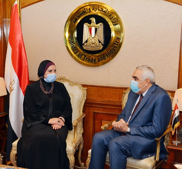 جامع: حريصون على نقل الخبرات الصناعية والتجارية المصرية للعراق