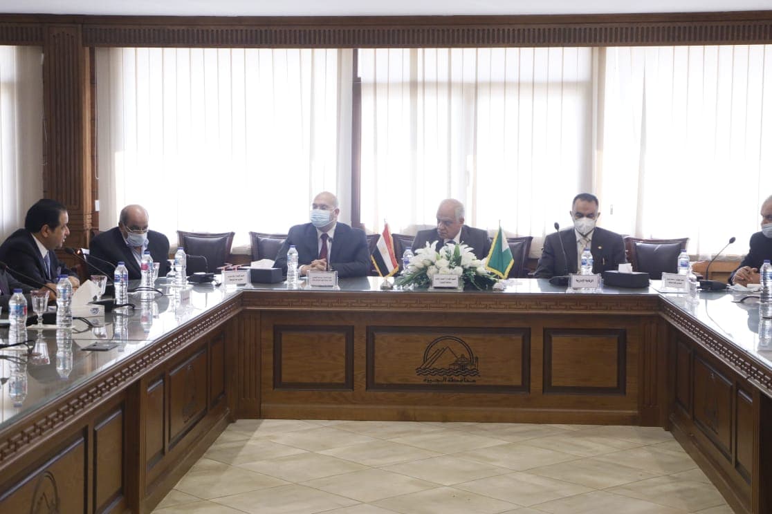 محافظ الجيزة يلتقى بأصحاب مصانع الطوب بالصف وأطفيح.. توريد انتاج المصانع لإستخدامها بالمشروعات القومية