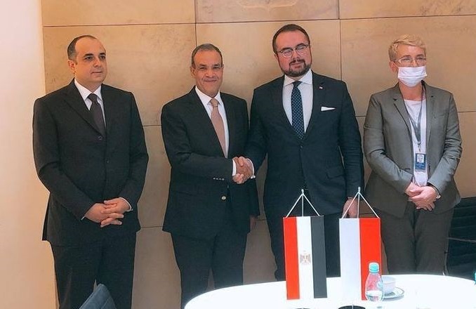 مساعد وزير الخارجية للشئون الأوروبية يلتقي مسؤولين بولنديين بوارسو

