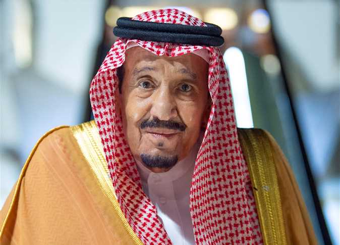 العاهل السعودي يجري اتصالاً هاتفياً بماكرون
