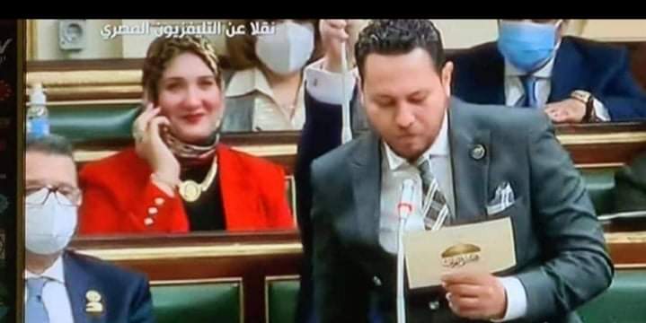 نواب يحلفون القسم بدون كمامات ومطالب بتطبيق الغرامة عليهم مثل الشعب



