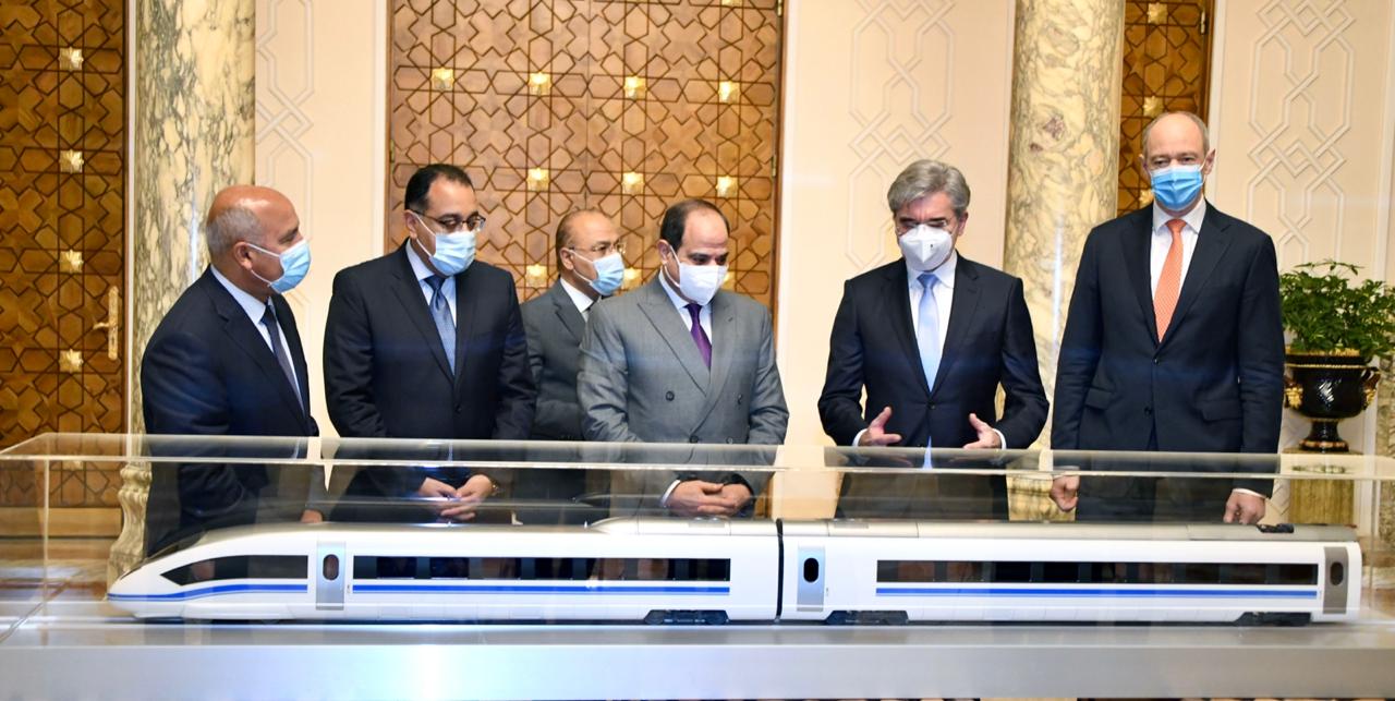 بالصور.. الرئيس يبحث إنشاء منظومة متكاملة للقطار الكهربائي السريع في مصر بتكلفة  360 مليار جنيه