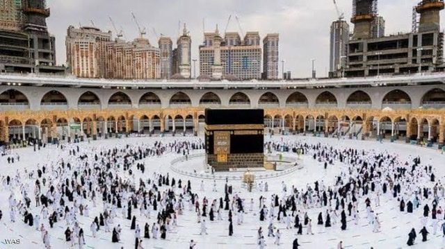 السعودية تسمح بكامل الطاقة الاستيعابية بالمسجد الحرام وإقامة المناسبات بالقاعات
