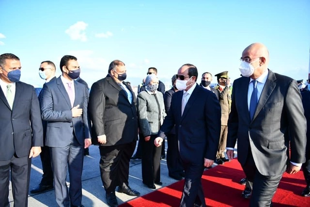 الرئيس السيسي يعود إلي أرض الوطن بعد مشاركته فى القمة الثلاثية باليونان 