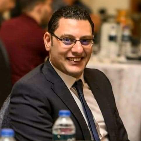 خبير أسواق مال ل