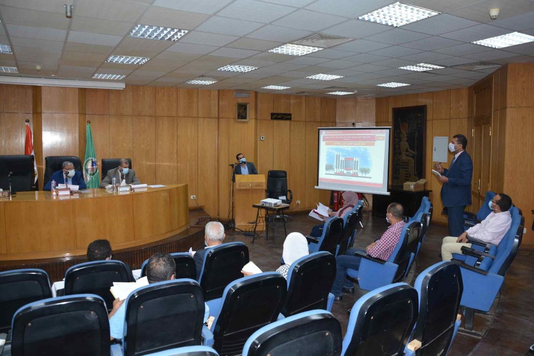 محافظ المنيا يتابع الموقف التنفيذي للمشروعات المنفذة بوحدة تطوير المناطق العشوائية