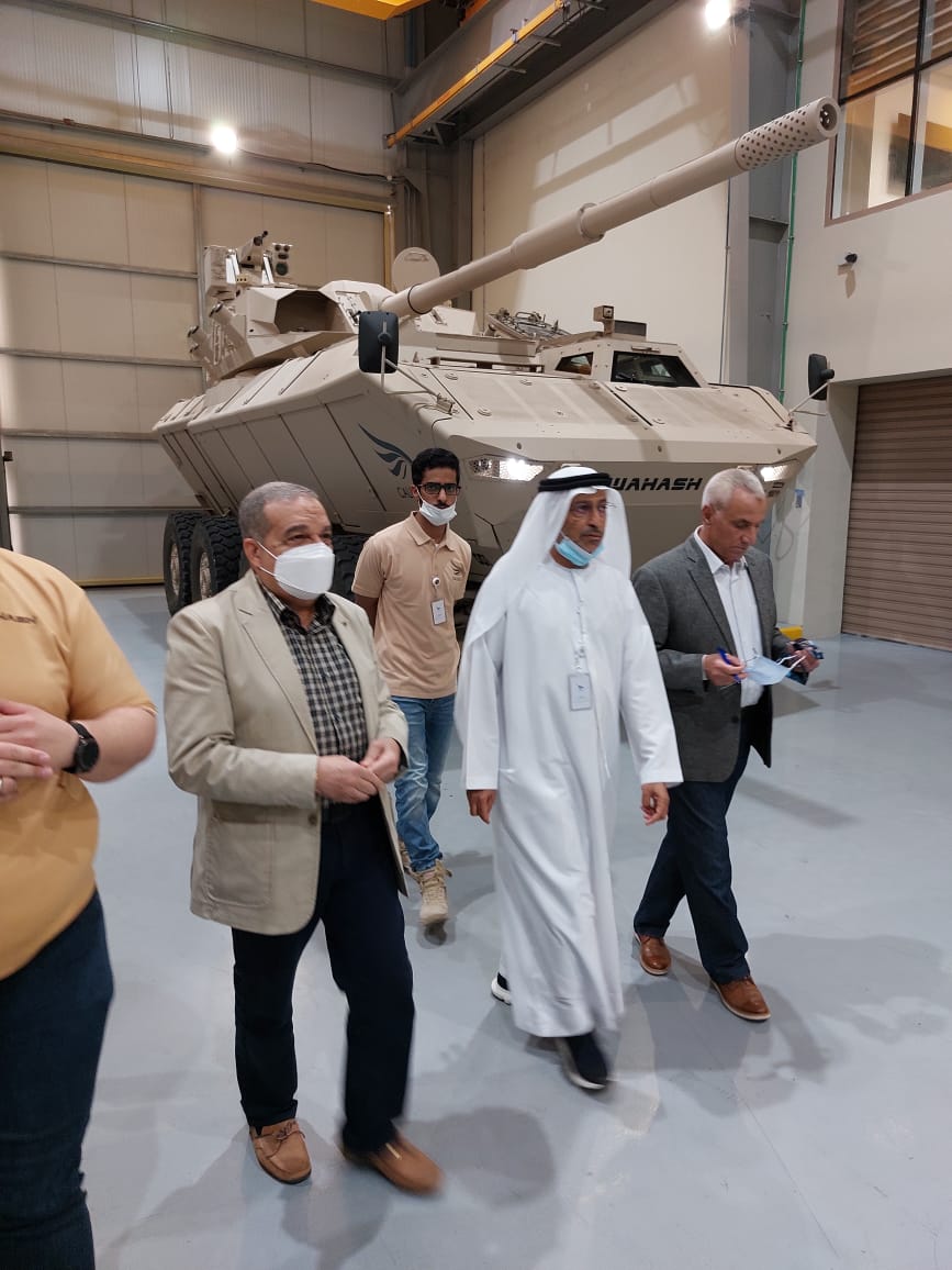 وزير الدولة للإنتاج الحربي يبحث مع شركات إماراتية سبل التعاون في الصناعات الدفاعية
