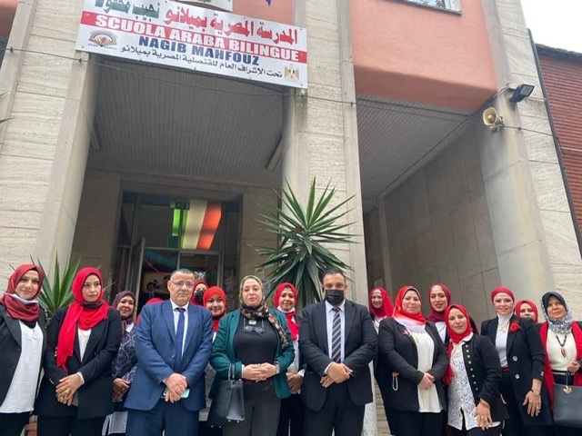 القنصل العام في ميلانو تزور المدرسة المصرية