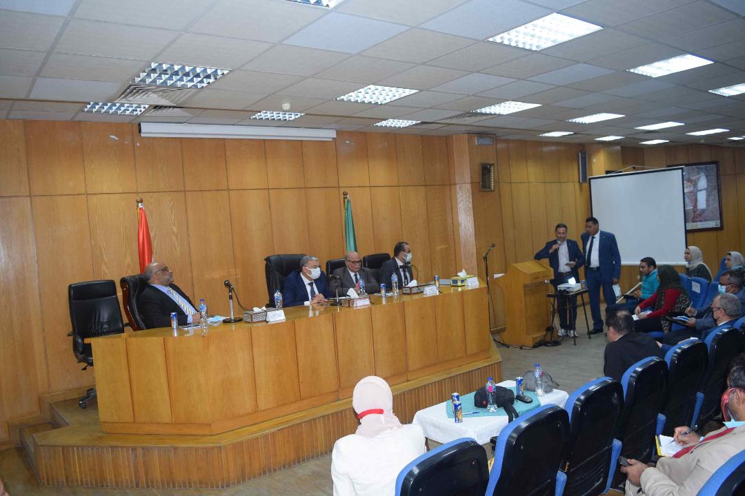 محافظ المنيا، يستقبل وفدا طلابيا من كلية الفنون الجميلة بجامعة الإسكندرية