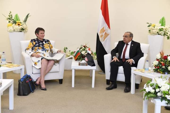 وزير الدولة للإنتاج الحربي يبحث مع وزيرة الاقتصاد ببلغاريا سبل تعزيز التعاون المشترك