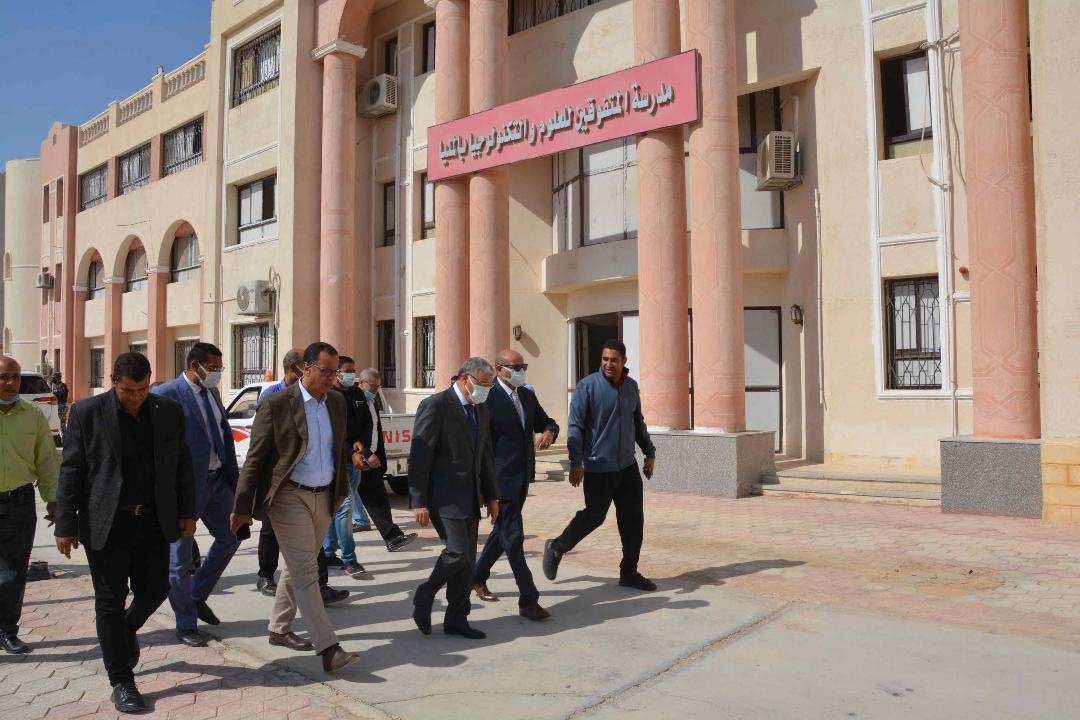 محافظ المنيا، يتابع انتظام العام الدراسي بمدرسة المتفوقين للعلوم والتكنولوجيا