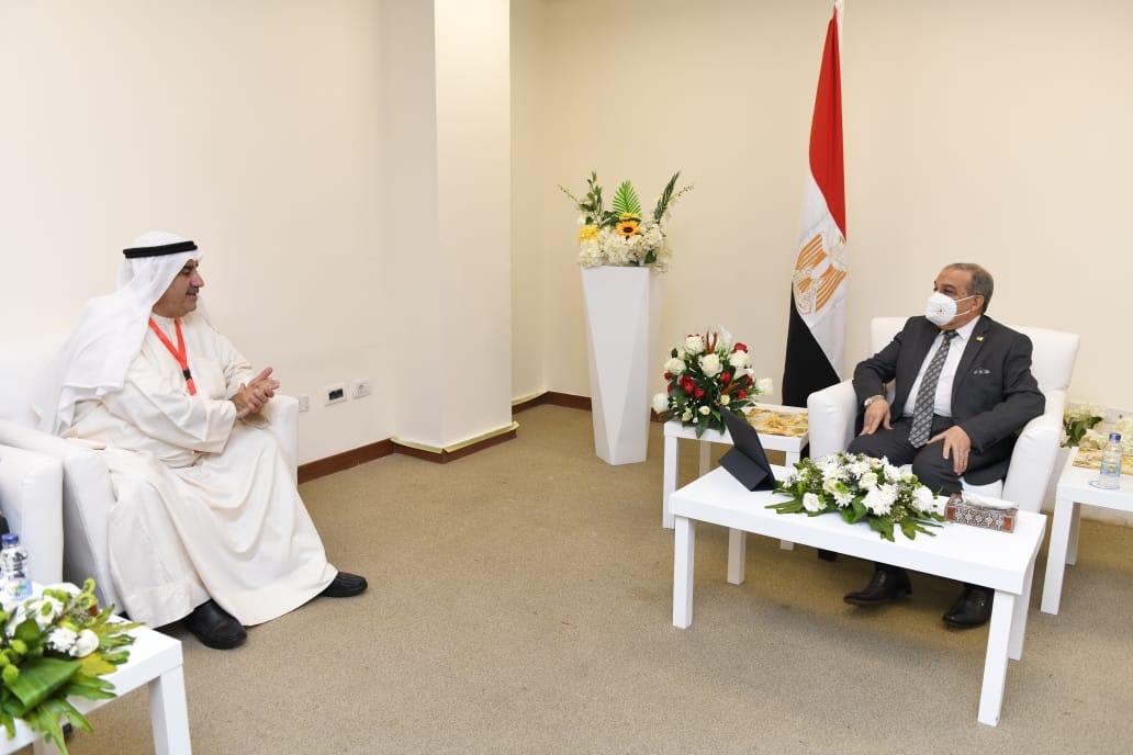 وزير الدولة للإنتاج الحربي يبحث معرض الكويت للطيران لبحث أوجه التعاون المشترك