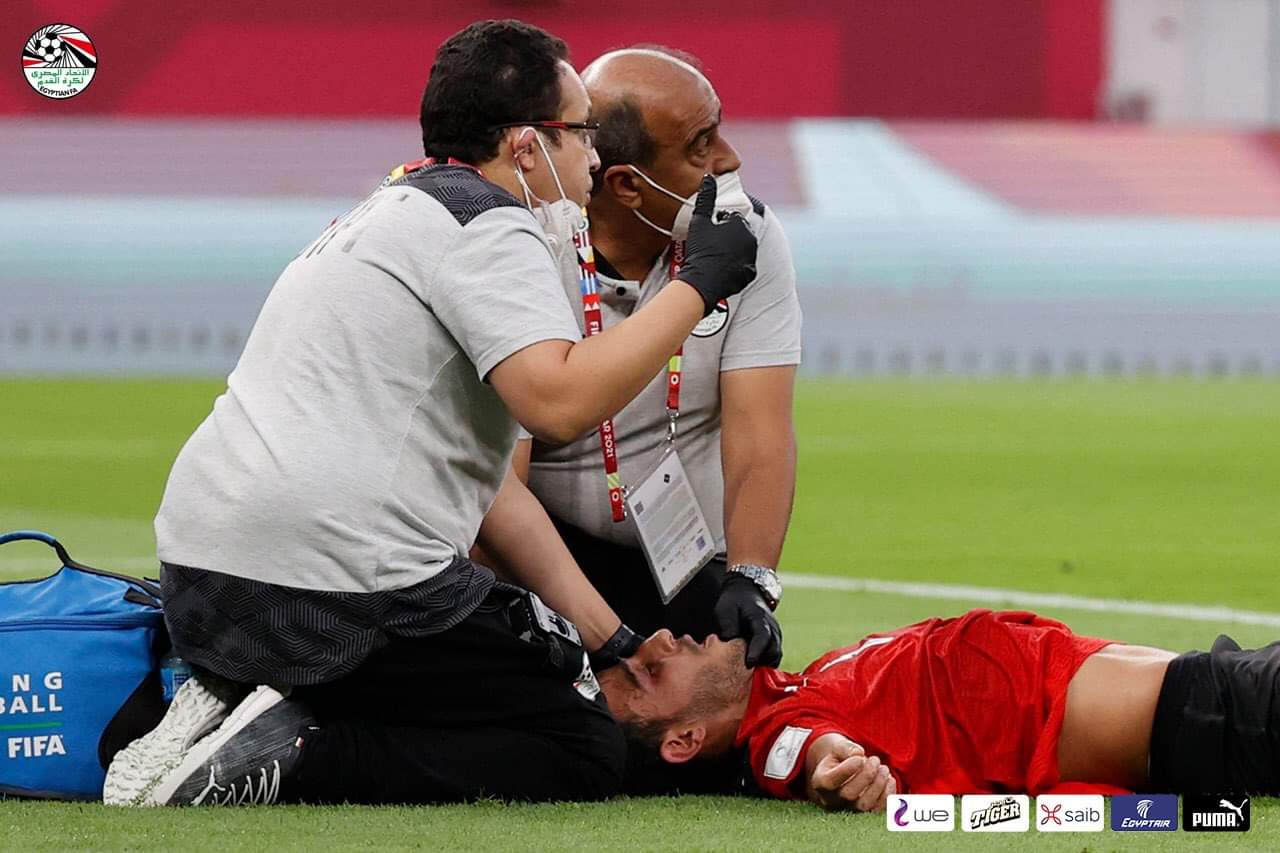 الأهلي يجري اتصالات مع منتخب مصر للاطمئنان على حمدي فتحي بعد إصابته في قطر