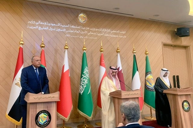 شكري من الرياض : أمن الخليج العربي وبلدانه الشقيقة جزء لا يتجزأ من أمن مصر