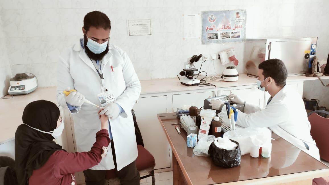 الكشف على 1880 مواطن فى قافلة طبية بقرية بلة المستجدة بمركز بنى مزار