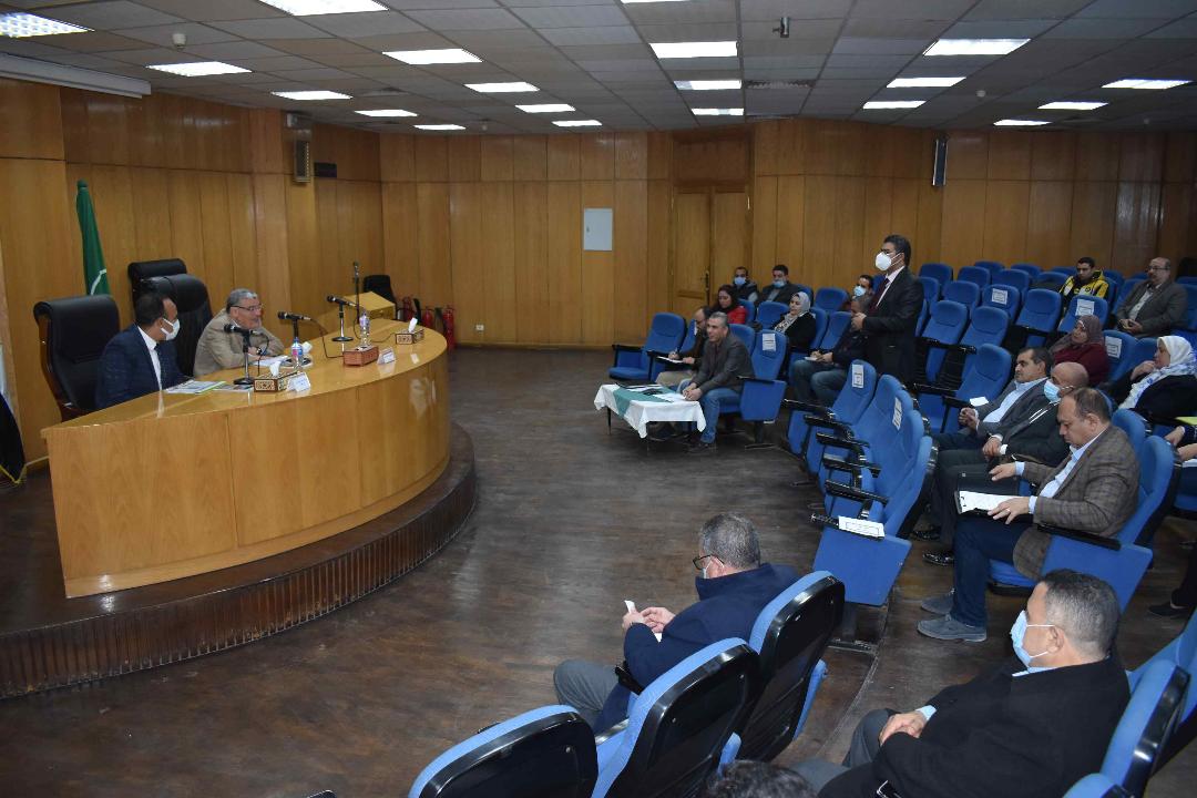 محافظ المنيا يتابع نسب تنفيذ مشروعات المبادرة الرئاسية 