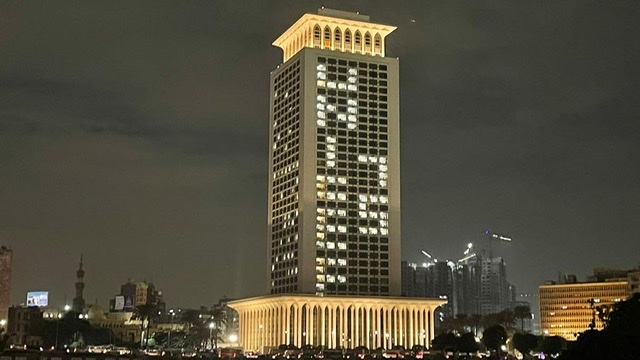 بمناسبة مرور 75 عاماً على تأسيسها..   الخارجية تضئ مقرها بأحرف اليونيسف 