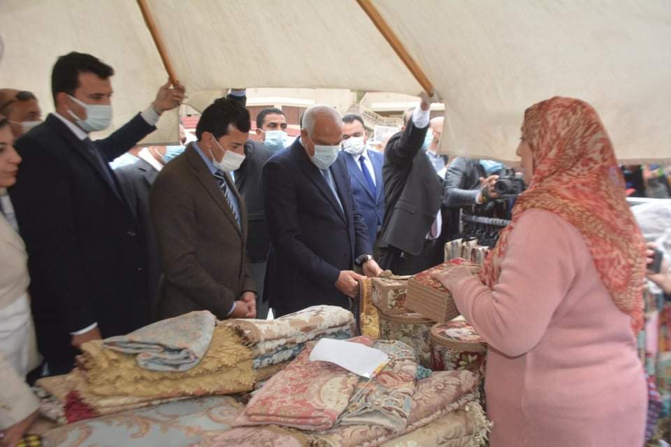 وزير الشباب والرياضة ومحافظ الجيزة يفتتحان ملتقي توظيف الشباب بنادي التوفيقية لتوفير أكثر من ٣ ألاف فرصة عمل
