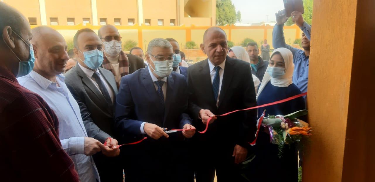 محافظ المنيا إنهاء جميع أعمال مشروعات المرحلة الأولى للمبادرة الرئاسية 